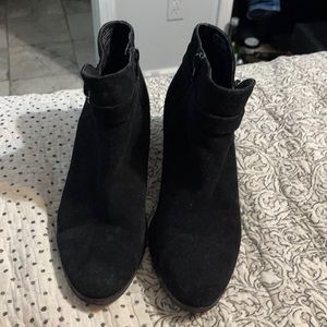 Women’s shoes used. Fair condition